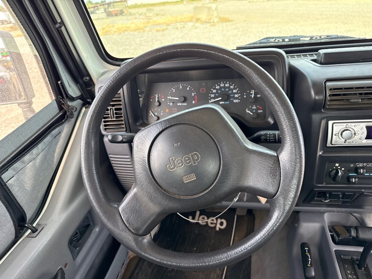 1997-jeep-wrangler-image-39