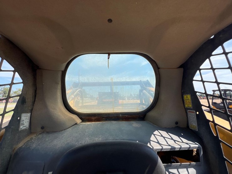 2015-caterpillar-262d-image-28