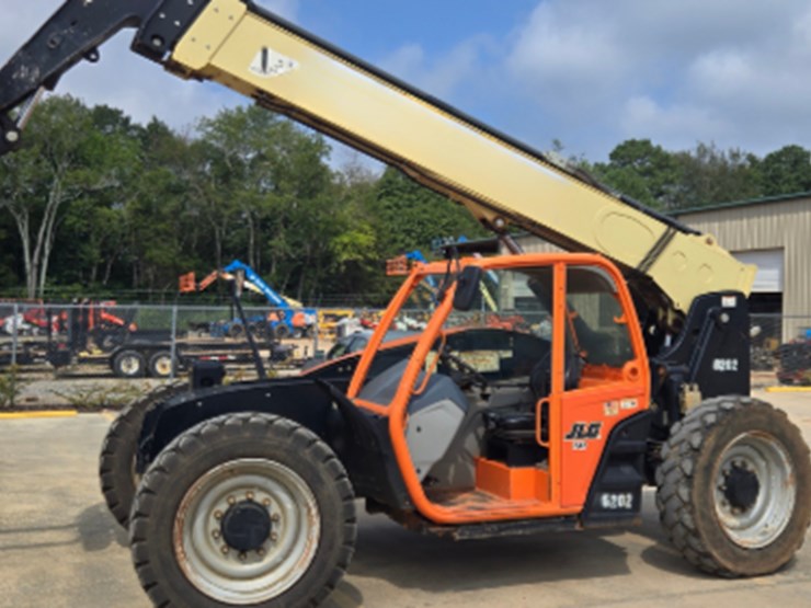jlg-742-image-1