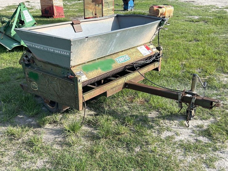 2010-turfco-mete-r-matic-iii-pull-behind-top-dresser-image-2