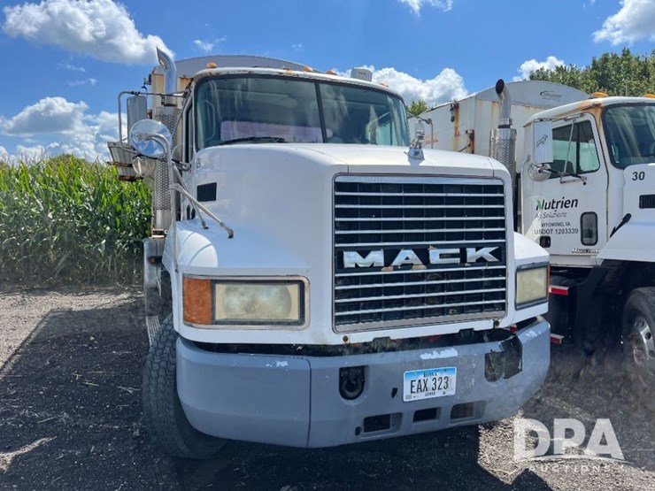2002-mack-ch613-image-3