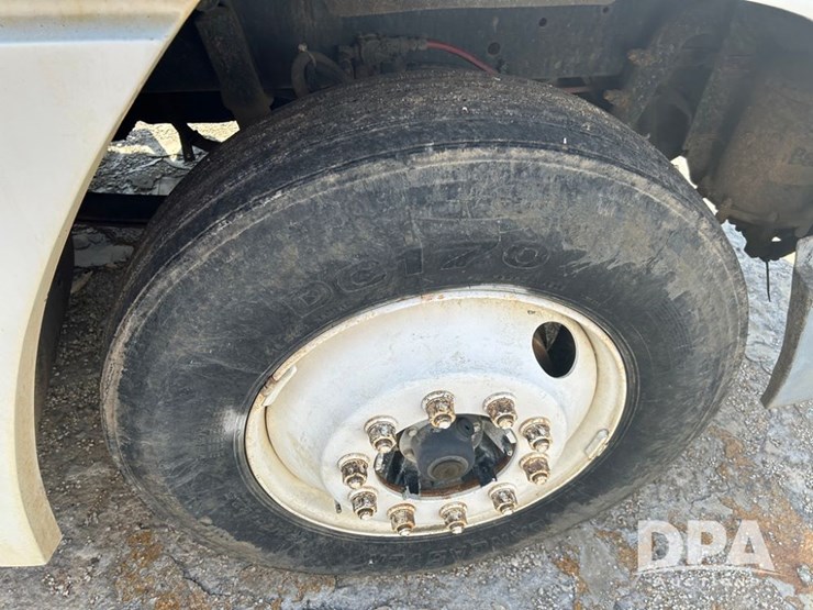 1998-freightliner-dry-tender-truck-(cp0654,-unit-28644)-image-25