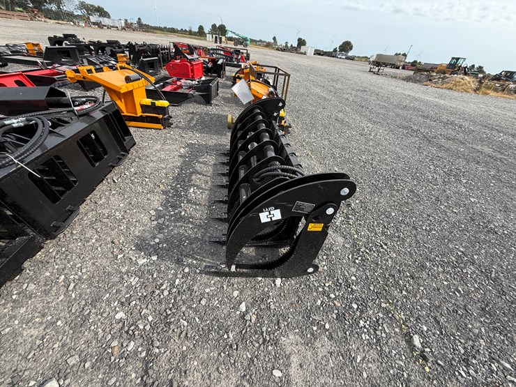 #2000-•-#26335-•-unused-giyi-72"-skid-steer-curbed-log-grabber-chxzmq722507102-image-8