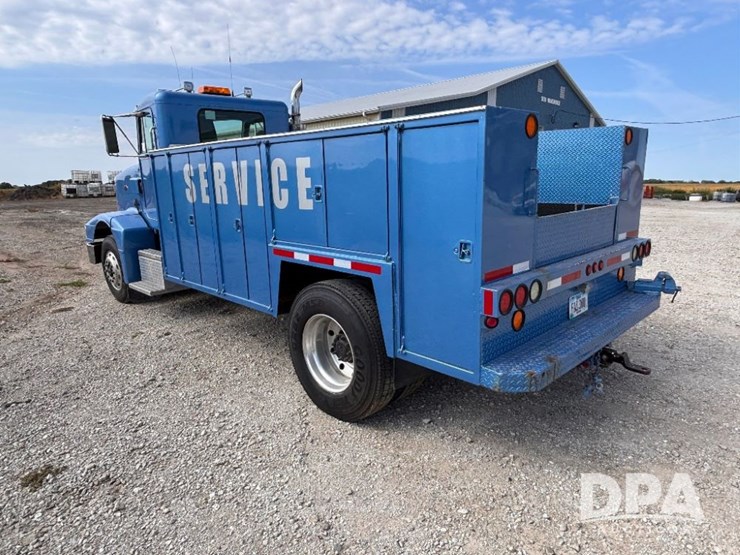 1988-peterbilt-377-image-15