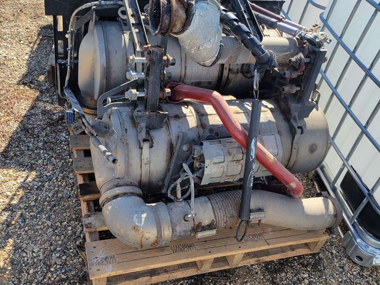 diesel-particulate-filter,-def-tank,-fuel-tank-and-misc-items-removed-from-a-2017-volvo-semi-image-6