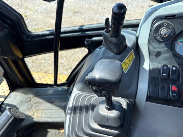 #160-•-#27079-•-caterpillar-f20f-2-4x4-backhoe-loader-image-42
