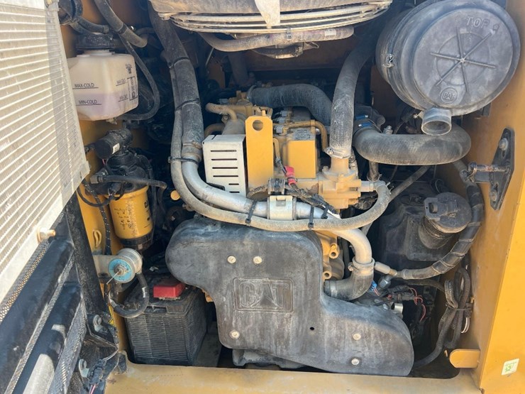 2023-caterpillar-279d3-image-16