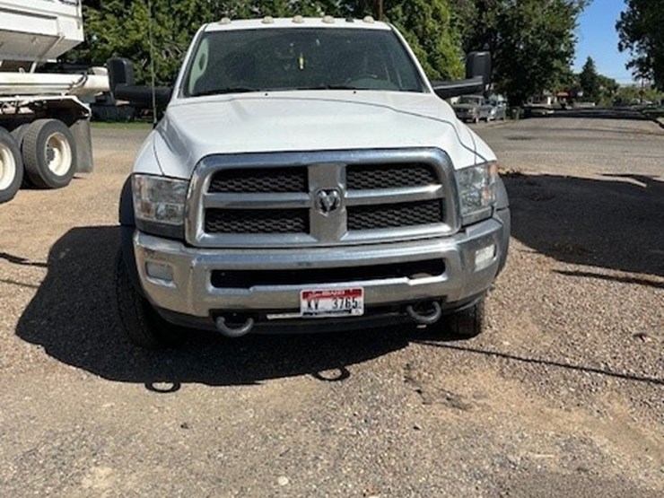 2016-dodge-ram-5500-image-2
