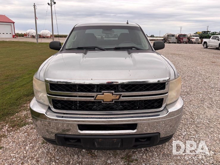 2011-chevrolet-2500hd-image-3