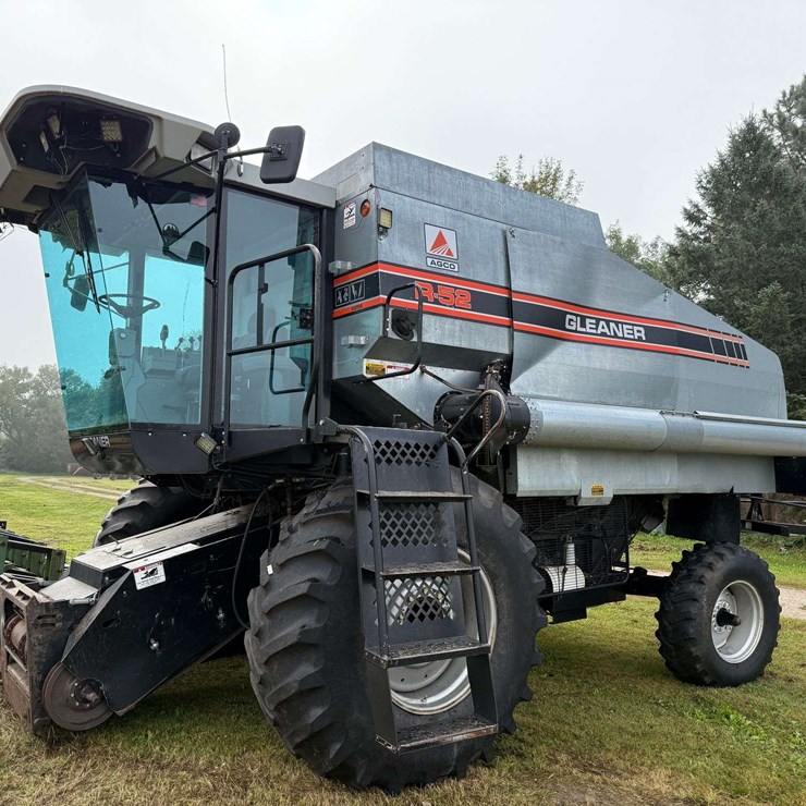 1993 GLEANER R52