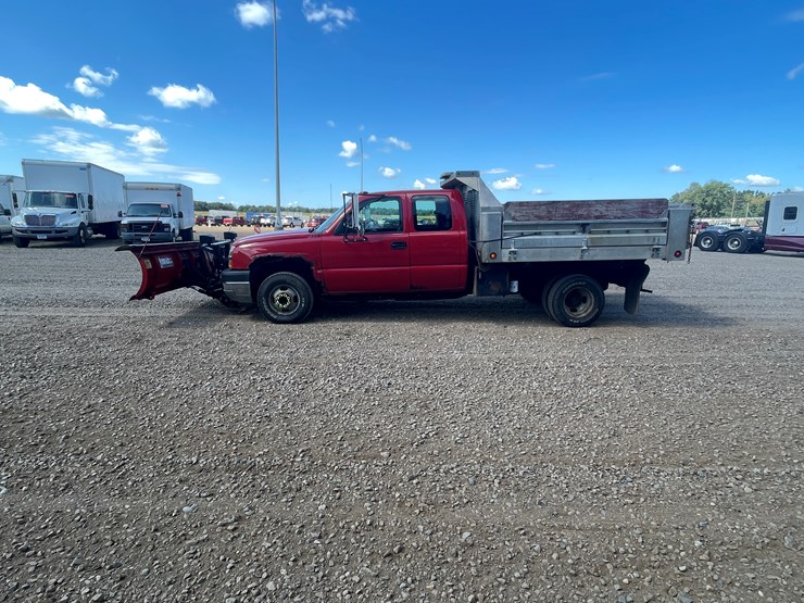 2004-chevrolet-silverado-image-2