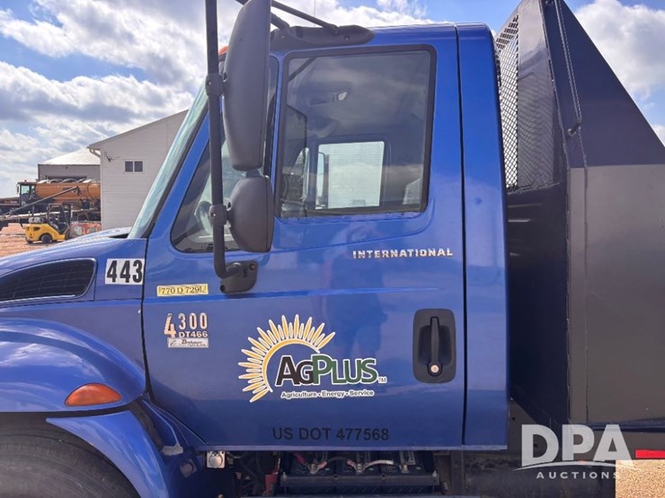 2006-international-durastar-4300-image-23