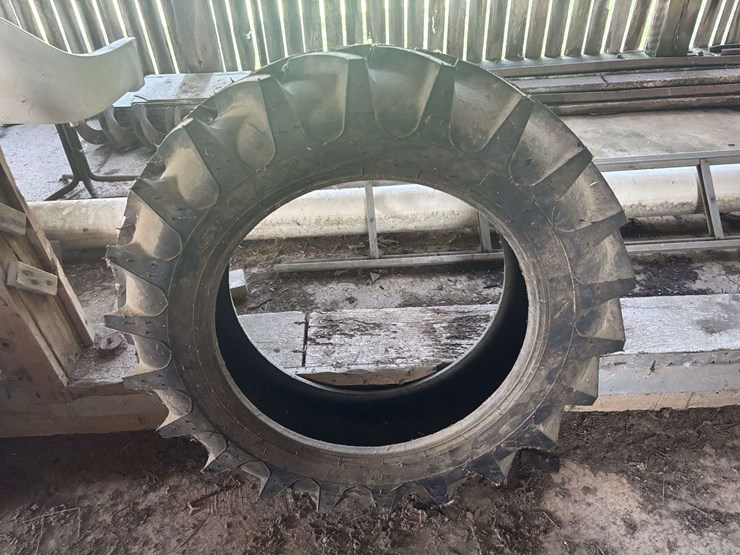 (2)-galaxy-9.5-21-tires-image-4