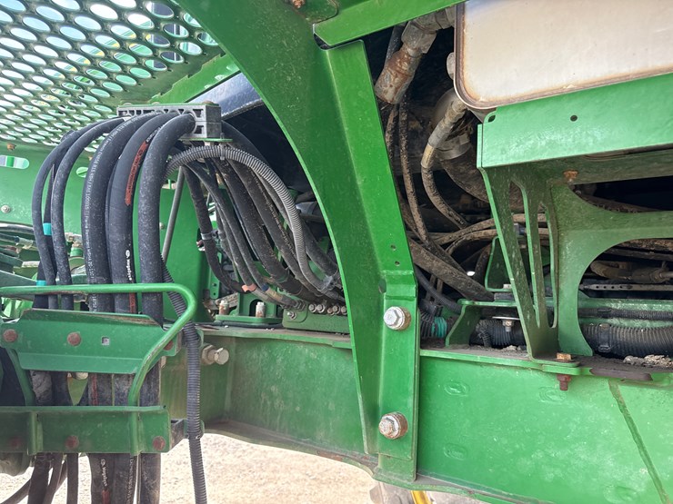 2018-john-deere-r4038-image-30