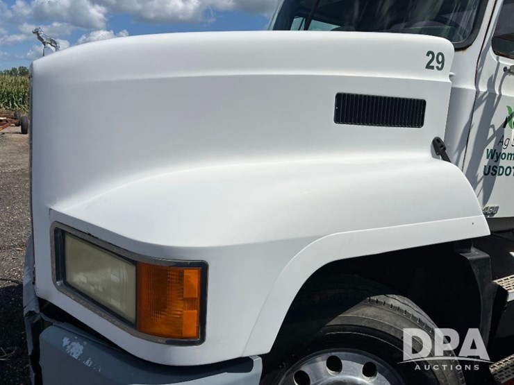 2002-mack-ch613-image-14
