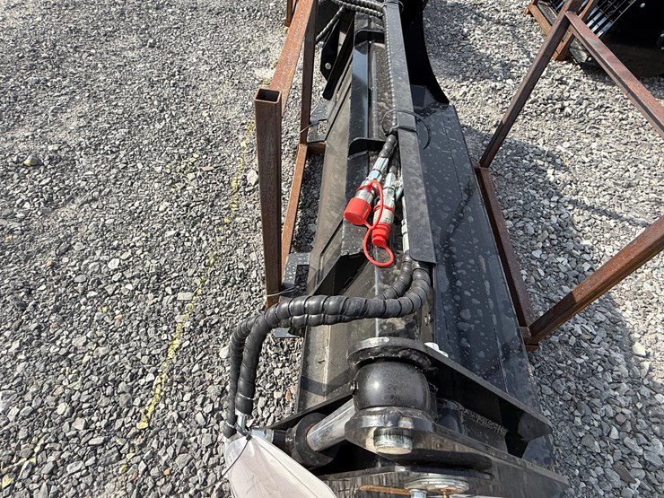 #2000-•-#26265-•-unused-giyi-72"-skid-steer-bucket-fkhd722507242-image-8