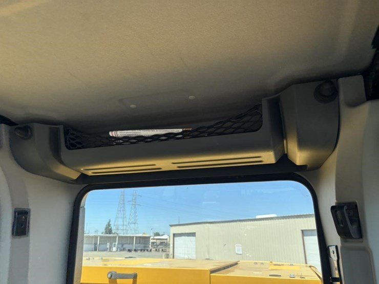2020-caterpillar-320-image-37