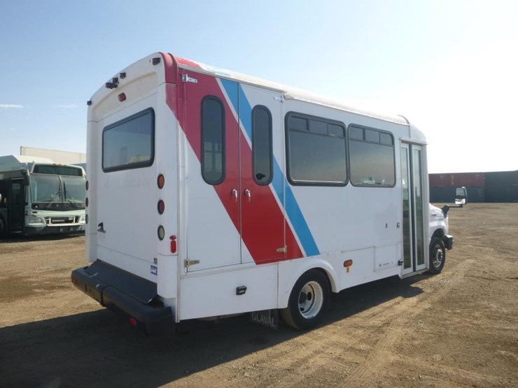 2017-ford-e450-image-4