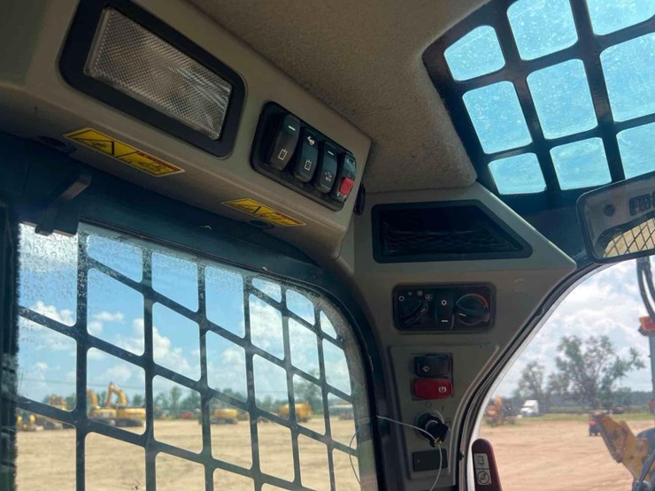 2023-caterpillar-279d3-image-30