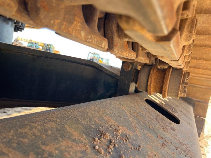 2018-caterpillar-320-image-23