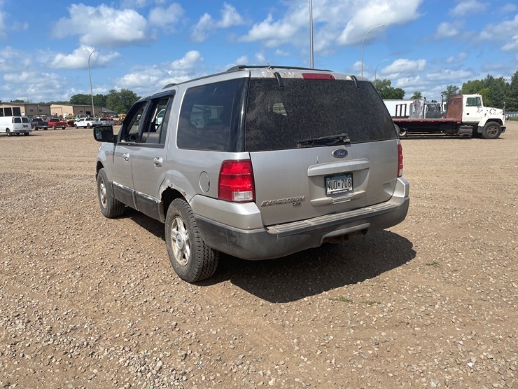 2004-ford-expedition-image-3