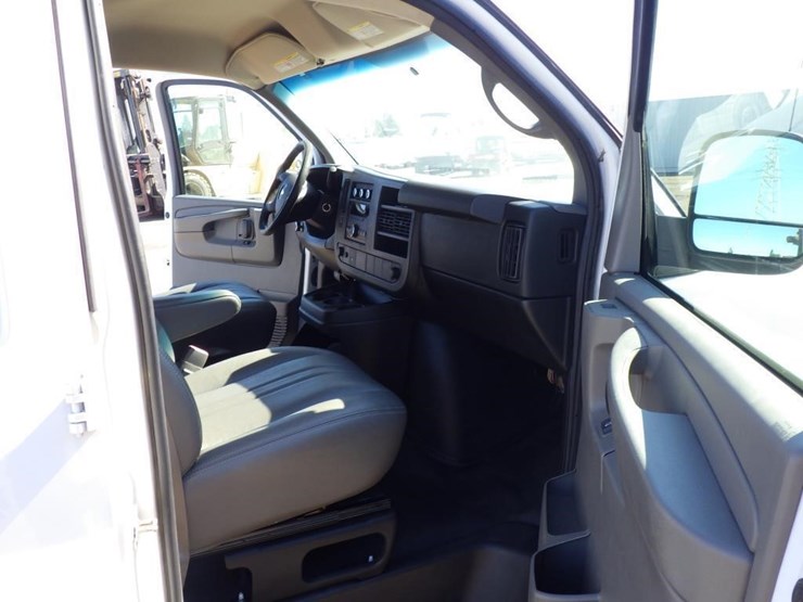 2014-chevrolet-express-2500-image-6