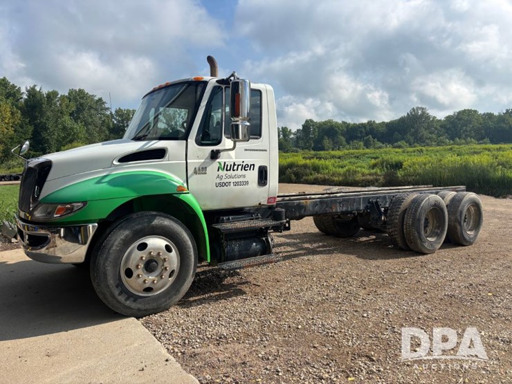2003-ihc-4400-truck-(pz13857,-unit-109029)-image-1