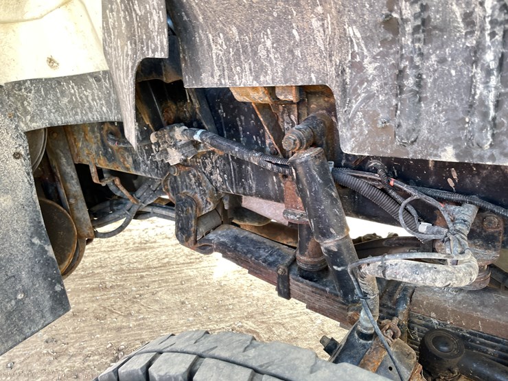 #2116-•-2014-international-7600-crane/digger-truck-(has-mn-title)-image-47