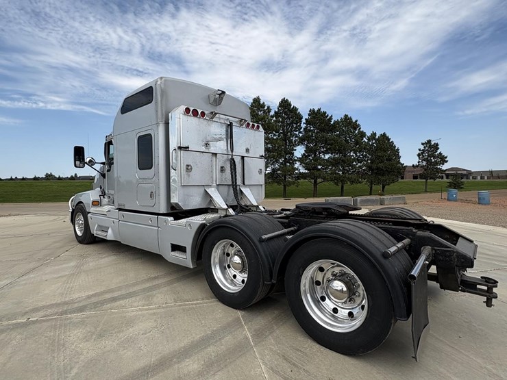 2005-kenworth-t600-image-3