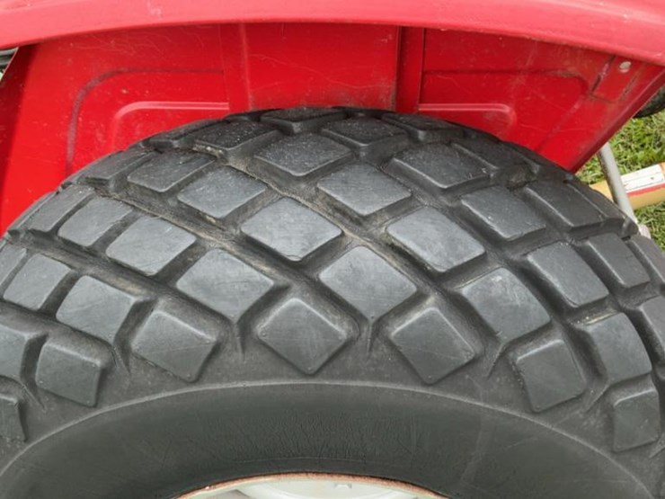 #124-•-massey-ferguson-mf210-tractor-image-38