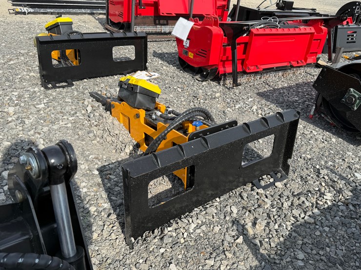 #2000-•-#26321-•-unused-giyi-skid-steer-breaker-psc6802507143-image-2