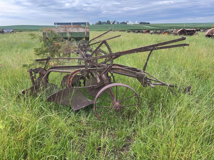 2-bottom-14”-pull-type-plow-image-4