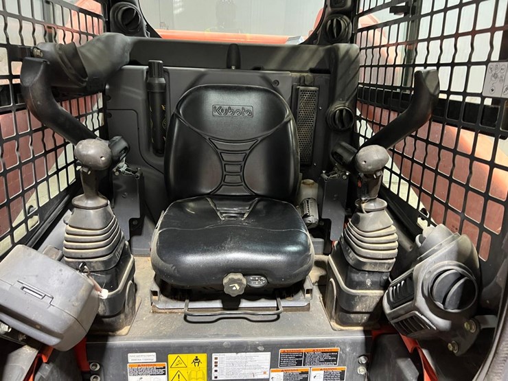 2019-kubota-ssv75-image-18