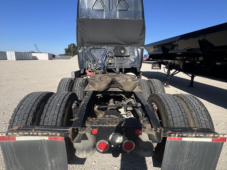 2018-freightliner-cascadia-125-image-6