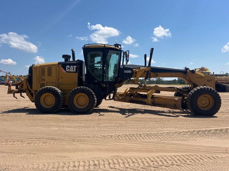 2011-caterpillar-140m2-image-5