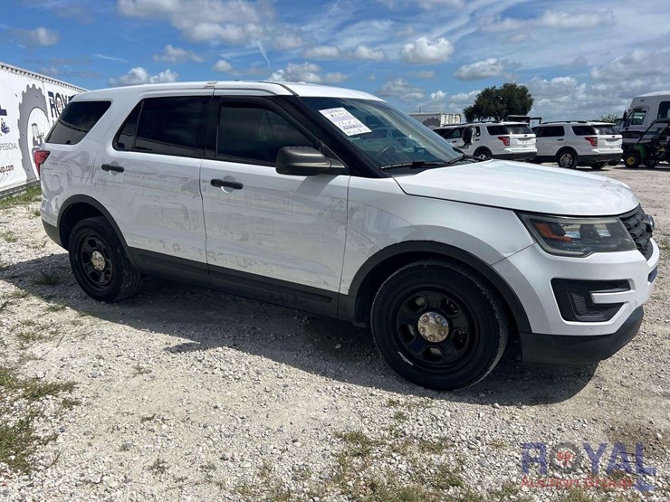 2016-ford-explorer-image-2