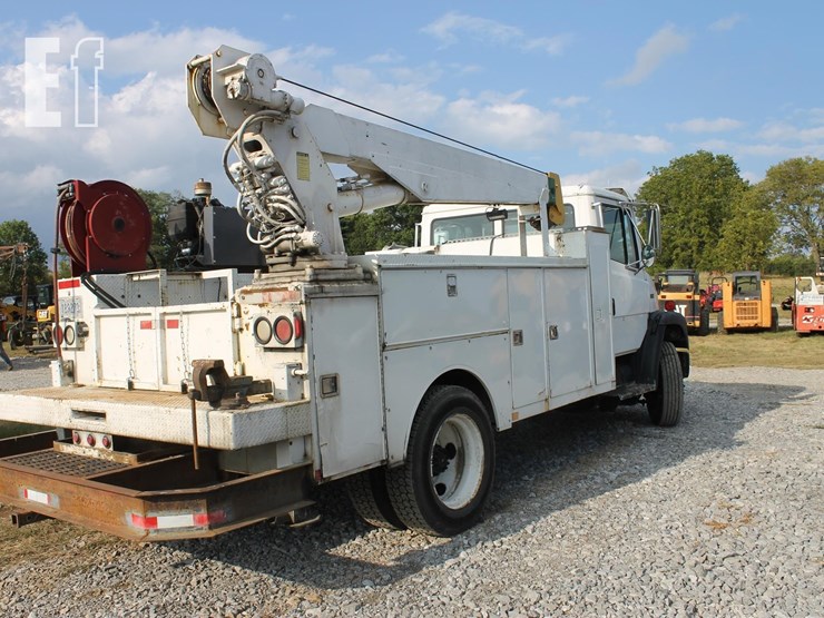 2001-freightliner-fl60-image-4