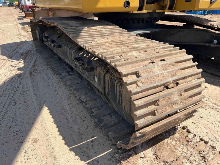 2019-caterpillar-330gc-image-33