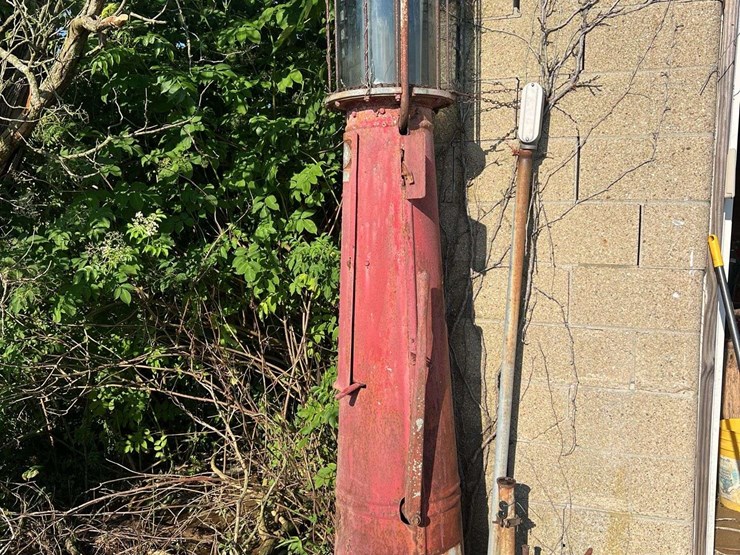 gilbert-&-barker-visible-gas-pump-image-1