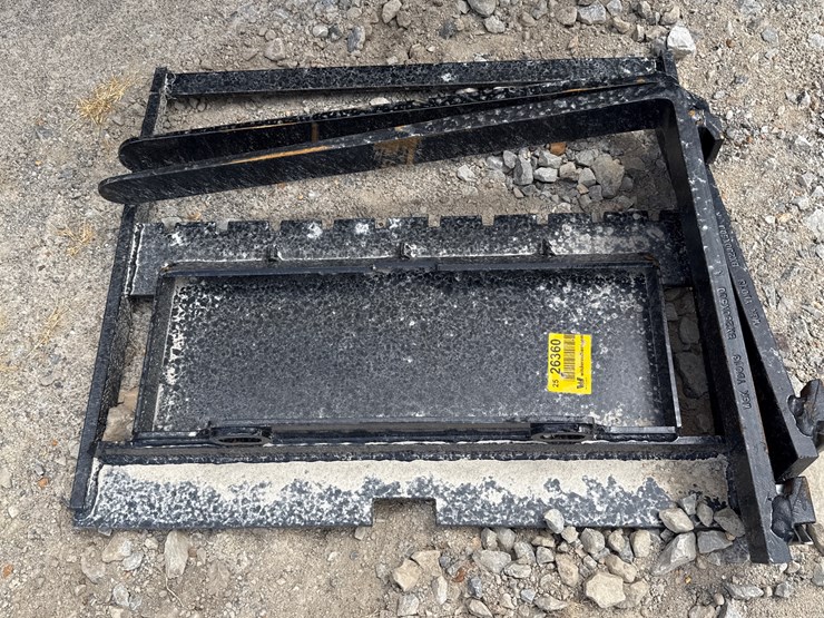 #230-•-#26360-•-unused-giyi-mini-skid-steer-forks-image-3