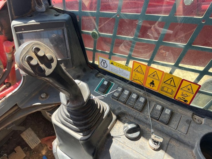 2019-takeuchi-tl12v2-image-26