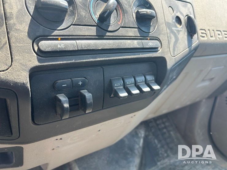 2010-ford-f350-xl-image-28