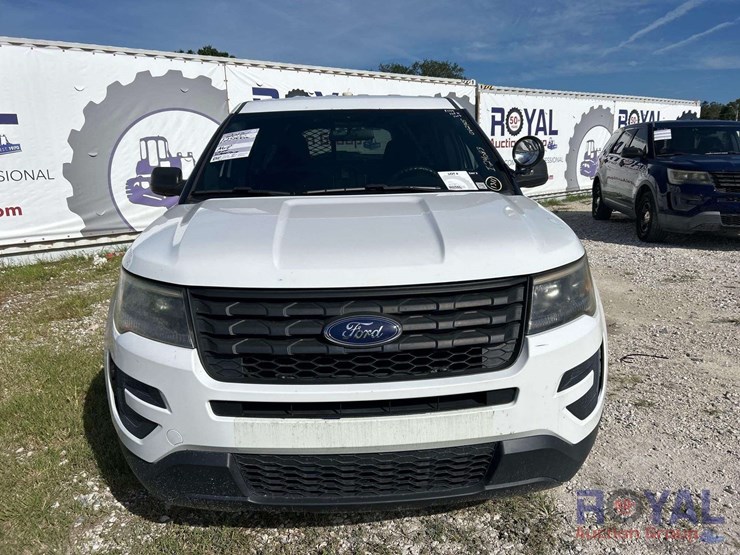 2017-ford-explorer-image-24