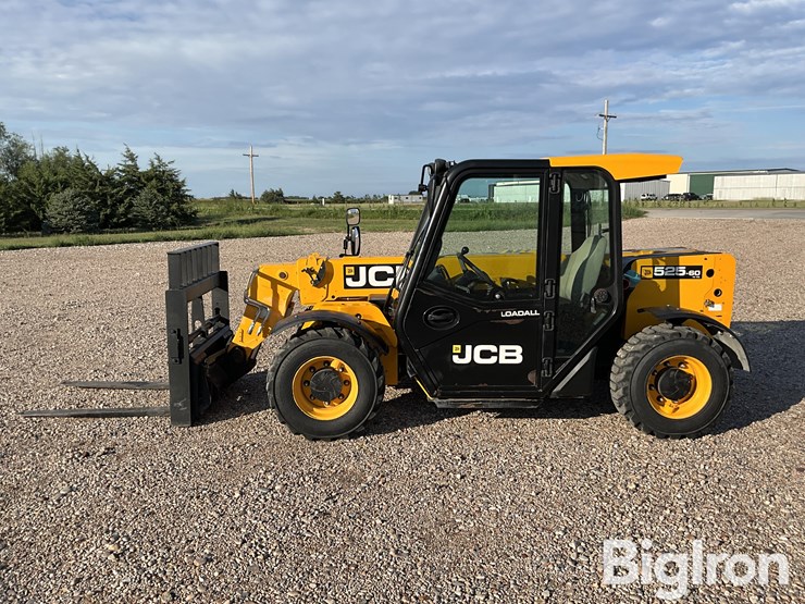 2017-jcb-525-60-image-8