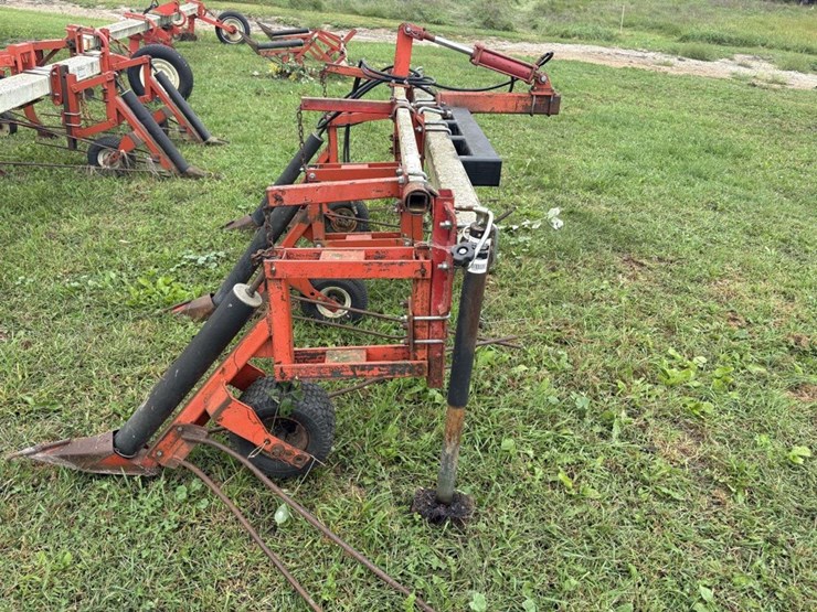 harriston-5000-12r22”-bean-knife,-with-front-tractor-dividers-image-11