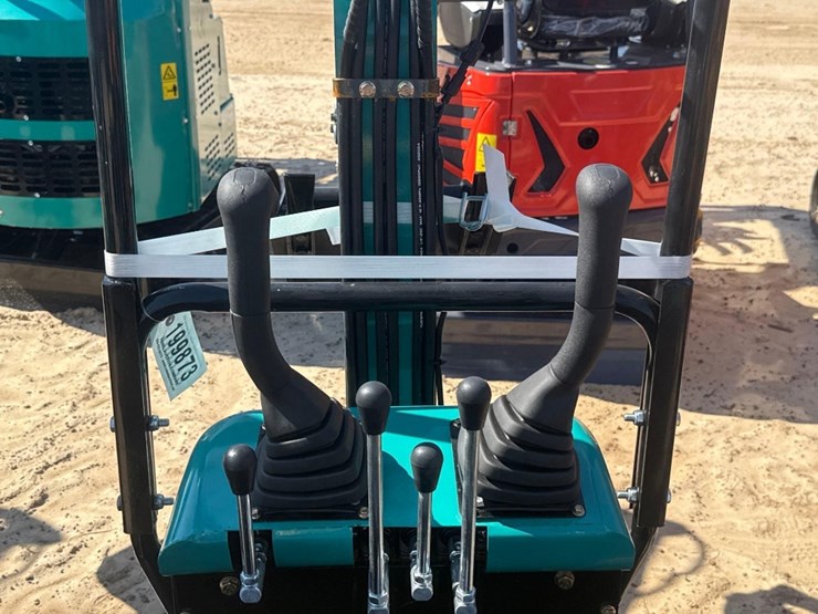 unused-cfg-qh12r-excavator-image-12