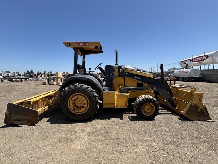 2018-deere-210l-image-7