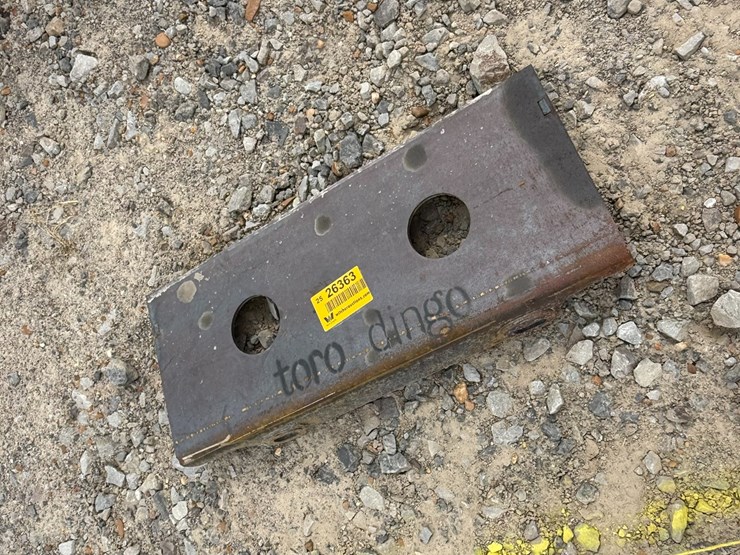 #230-•-#26363-•-unused-dingo-mini-skid-steer-mounting-plate-image-1