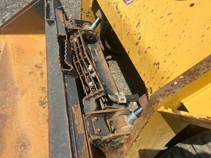 2022-caterpillar-279d3-image-9