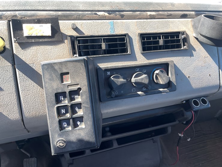 #2113-•-2003-freightliner-f170-cab-and-chassis-(has-mn-title)-image-21